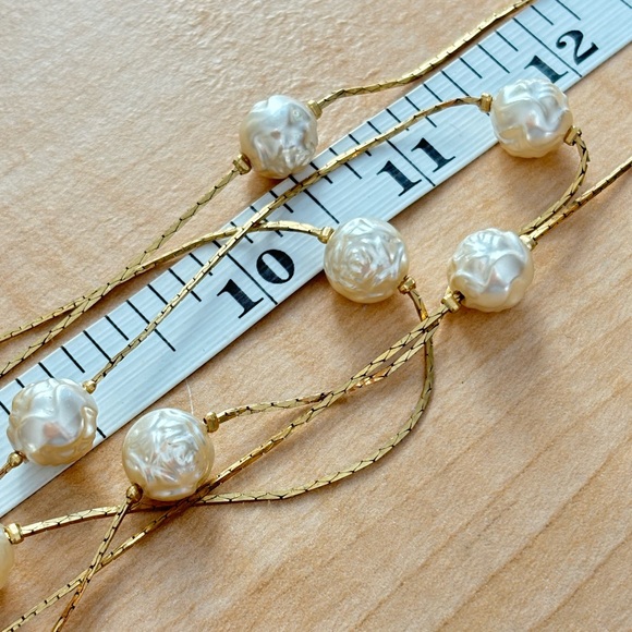 Faux pearl stations necklace/ triple chains - Picture 5 of 11